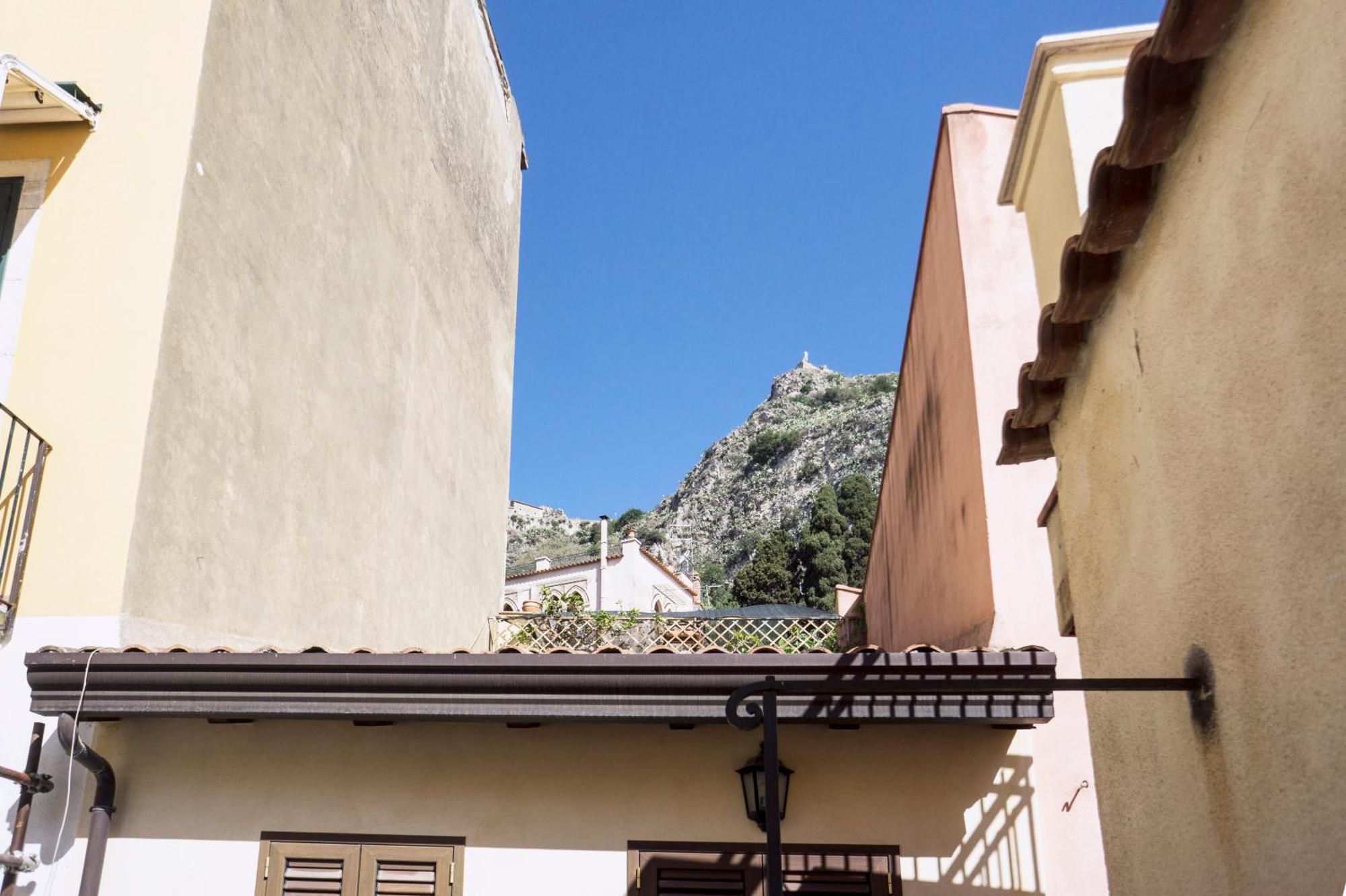 Appartamento Tina House - Il Cortile Nel Centro Storico Di Taormina Esterno foto