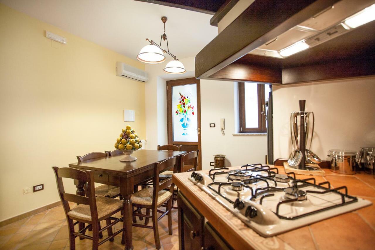 Appartamento Tina House - Il Cortile Nel Centro Storico Di Taormina Esterno foto