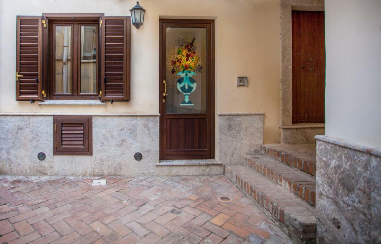 Appartamento Tina House - Il Cortile Nel Centro Storico Di Taormina Esterno foto